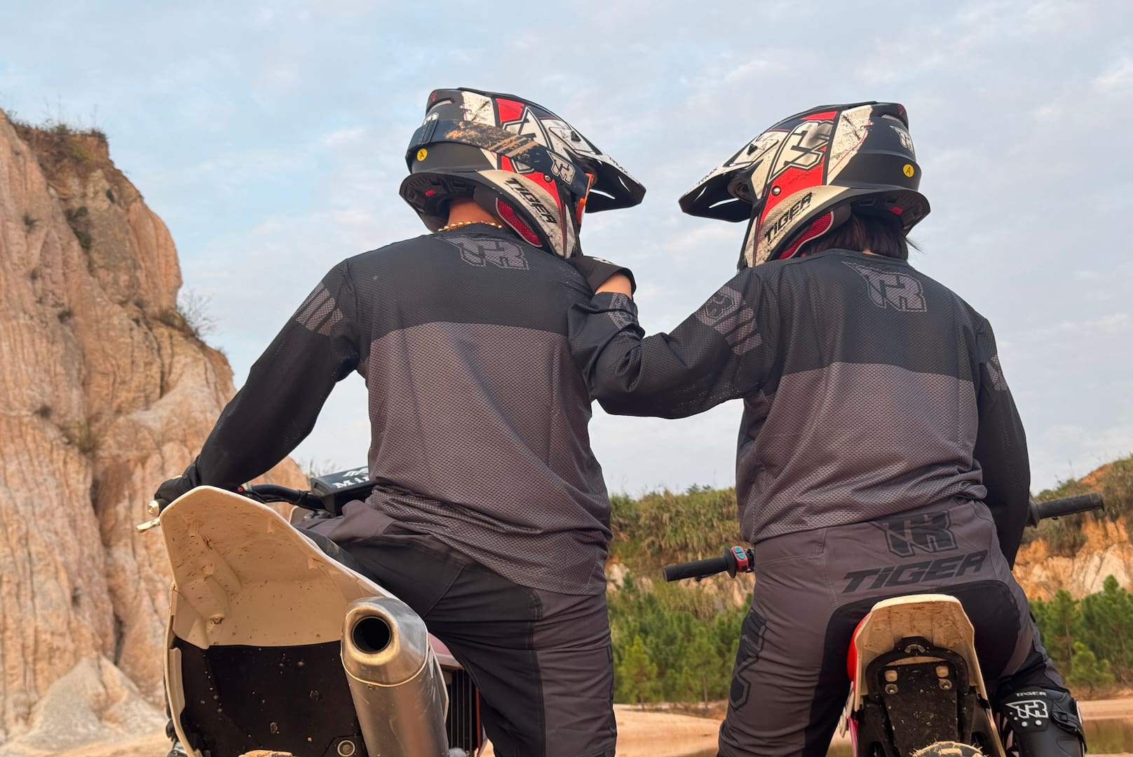 TR explores the limits with you and conquers the desert!