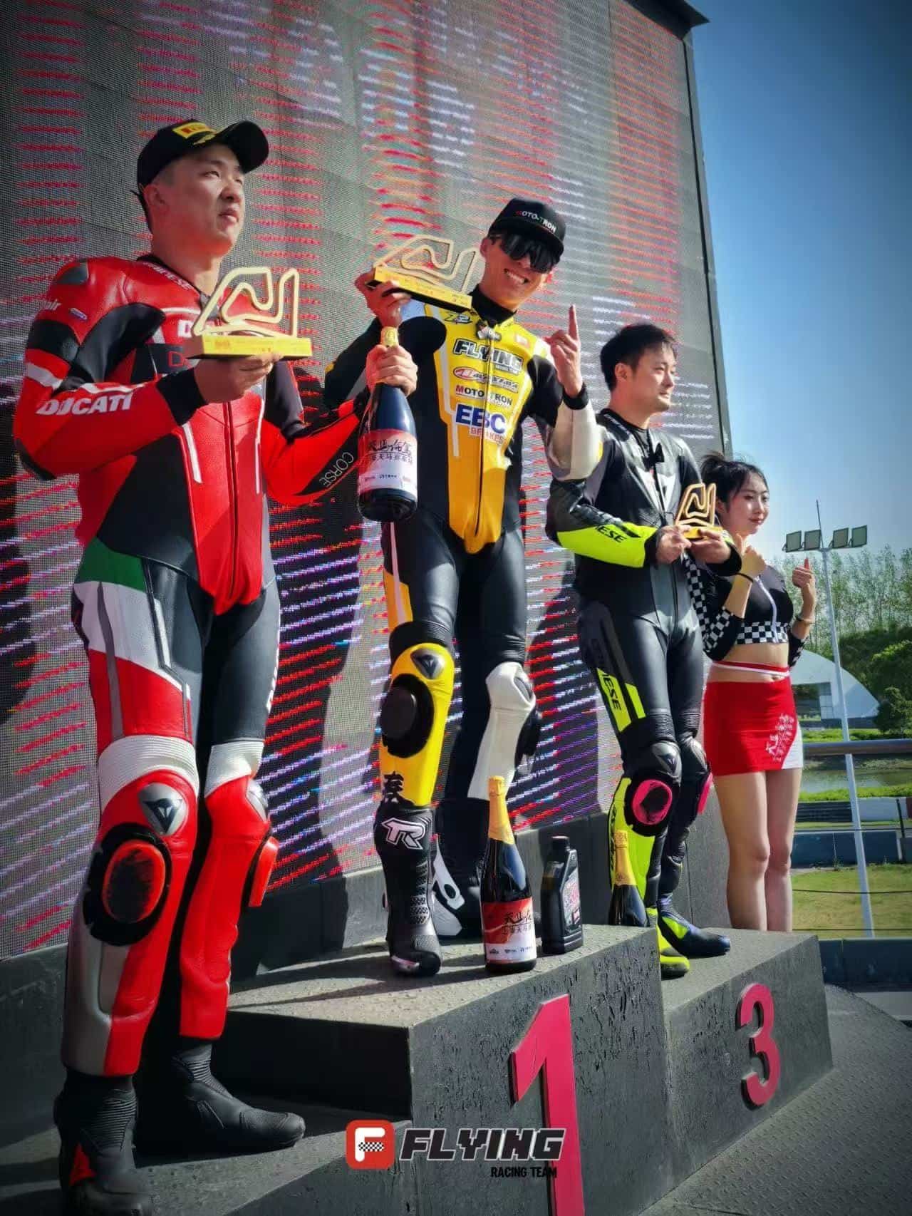 TR TIGER driver Qin Tao won the championship in the rain! X-TWO imitation racing boots show the dominance of the track!